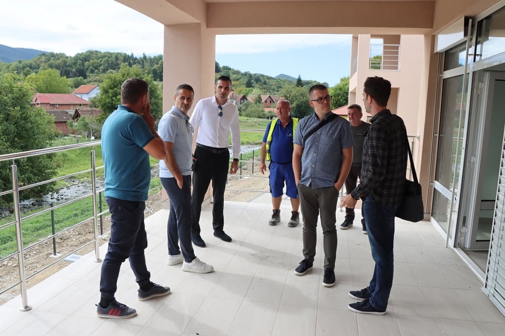 Pomoćnik ravnatelja HZZ-a Ante Džapo oduševljen napretkom radova na Centru za starije osobe u Voćinu: “Bit će među prvima u funkciji”